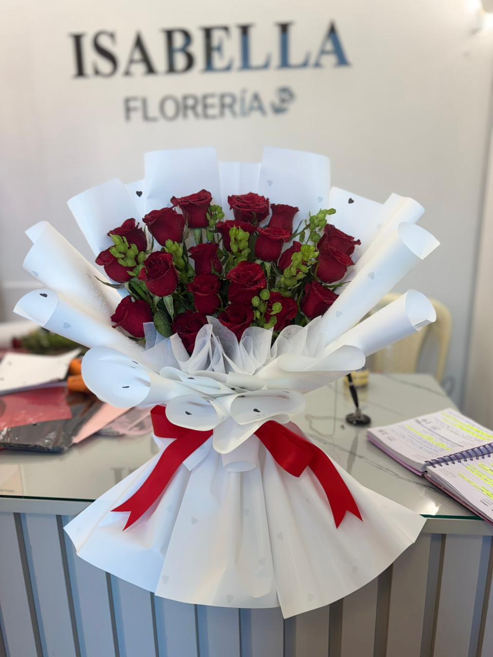 Arreglo con 20 rosas